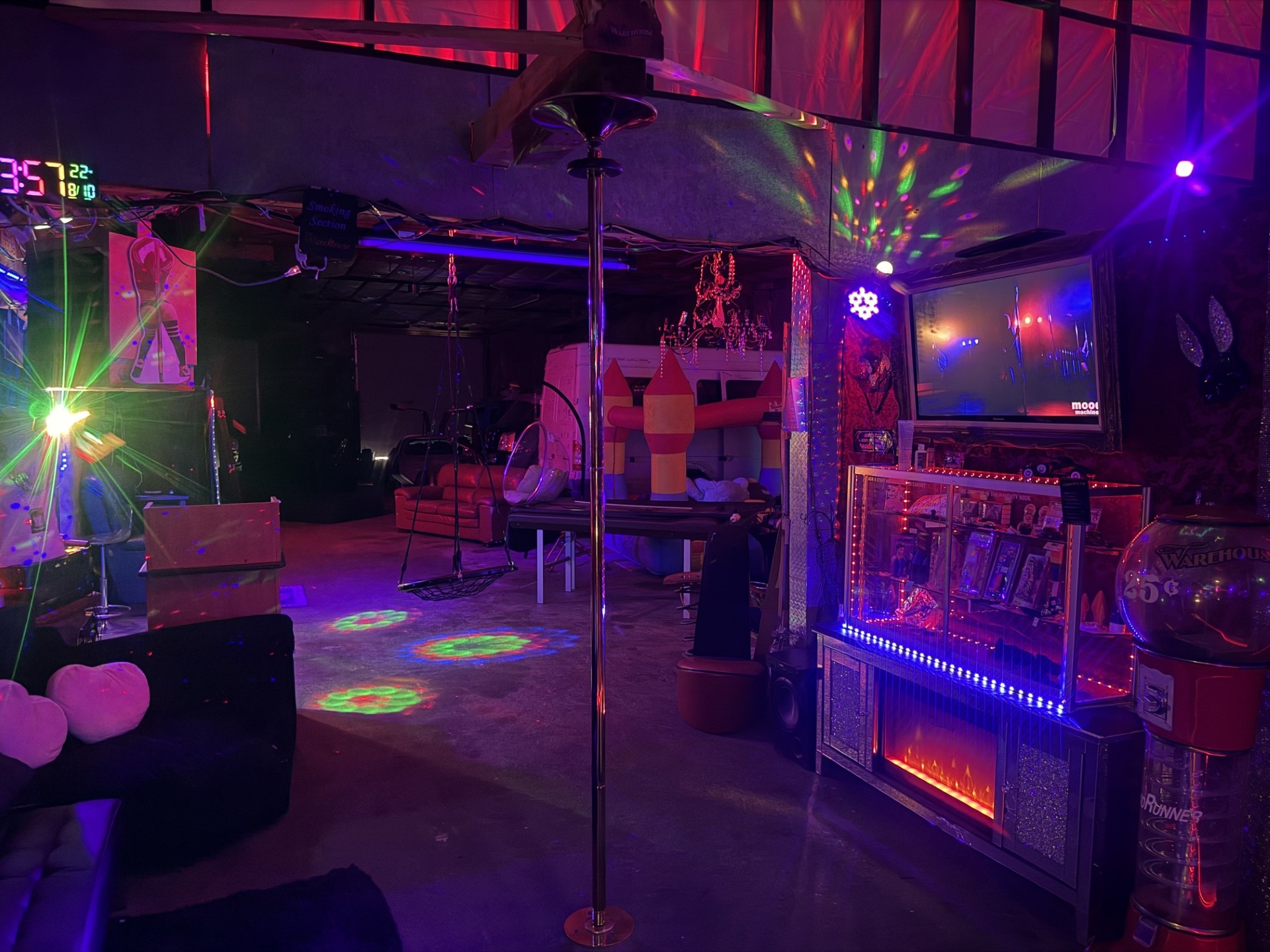 Entertainment room with dance pole, lighting and lounge space