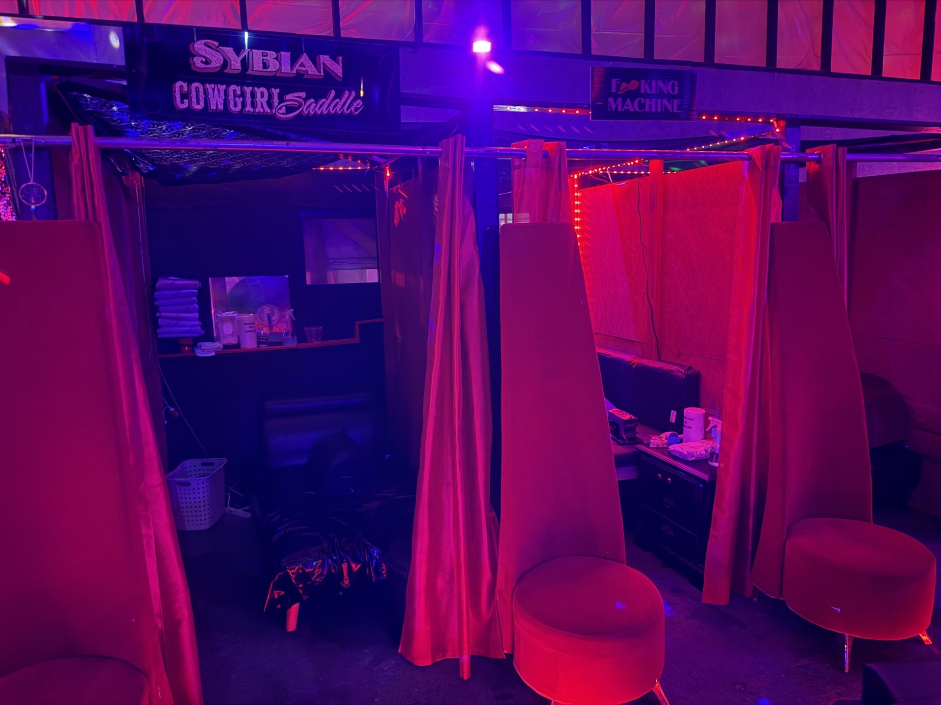 Private curtained saddle and specialty equipment rooms